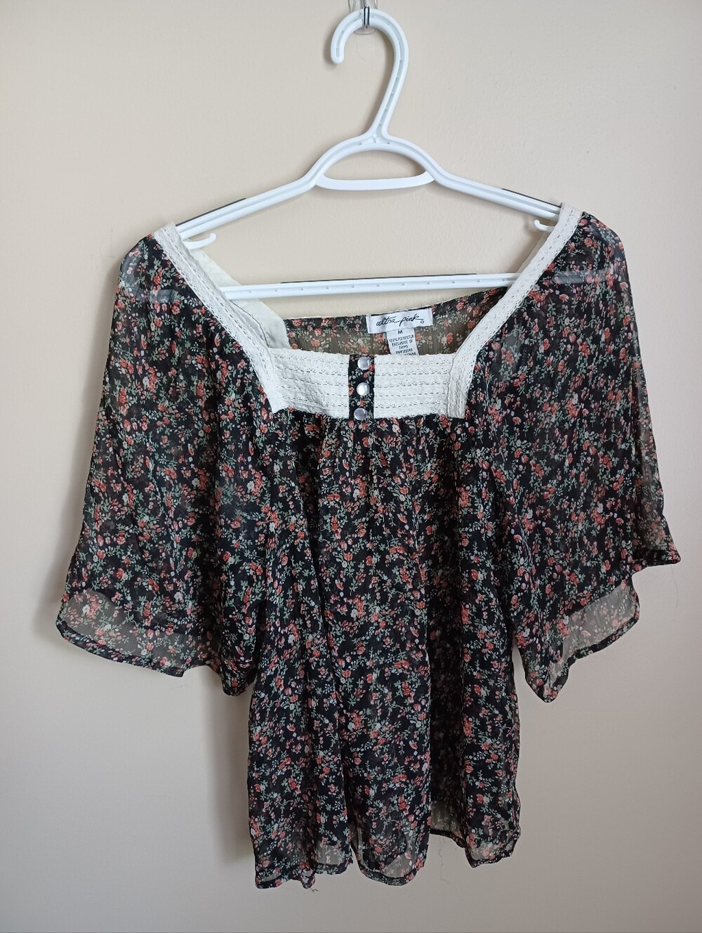 Women's Size M Ultra Pink Floral Lightweight Polyester Multicolor Shirt‎ Top